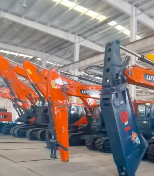 800T廢鋼龍門(mén)剪按裝試機(jī)等待正式開(kāi)機(jī)